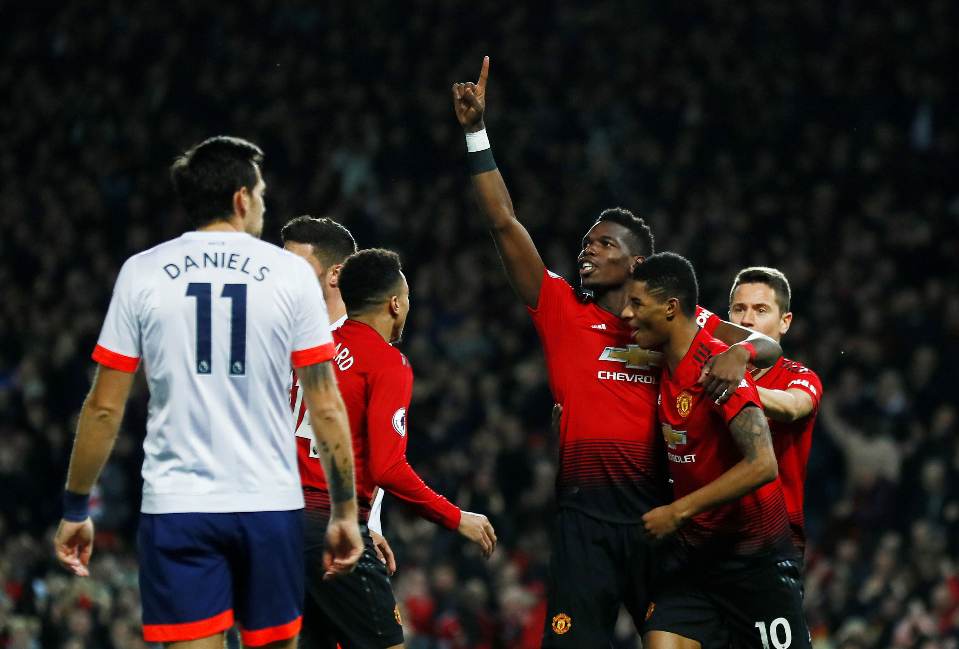 加强安保措 加强安保措